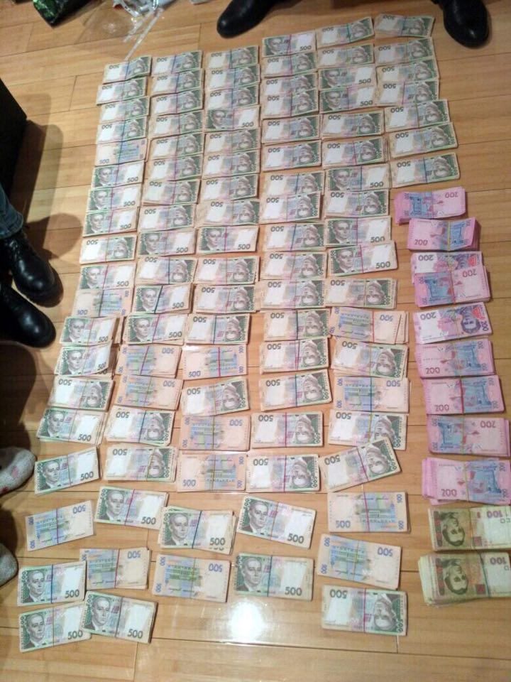 В Киеве задержали две группы мошенников, которые с помощью поддельных карточек похитили из госбанка 6 млн грн