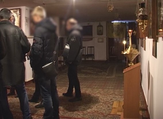 В Киеве задержали двух подростков, напавших с ножом на послушницу храма