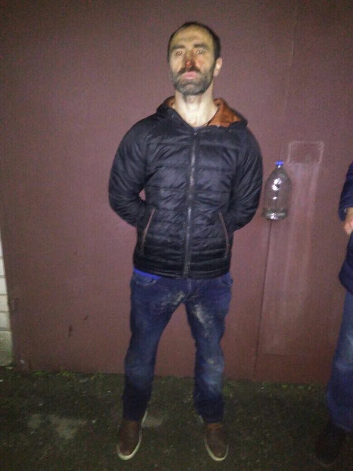 В Киеве задержали преступников, которые возле автосалона напали на супругов и отобрали 3,5 млн грн