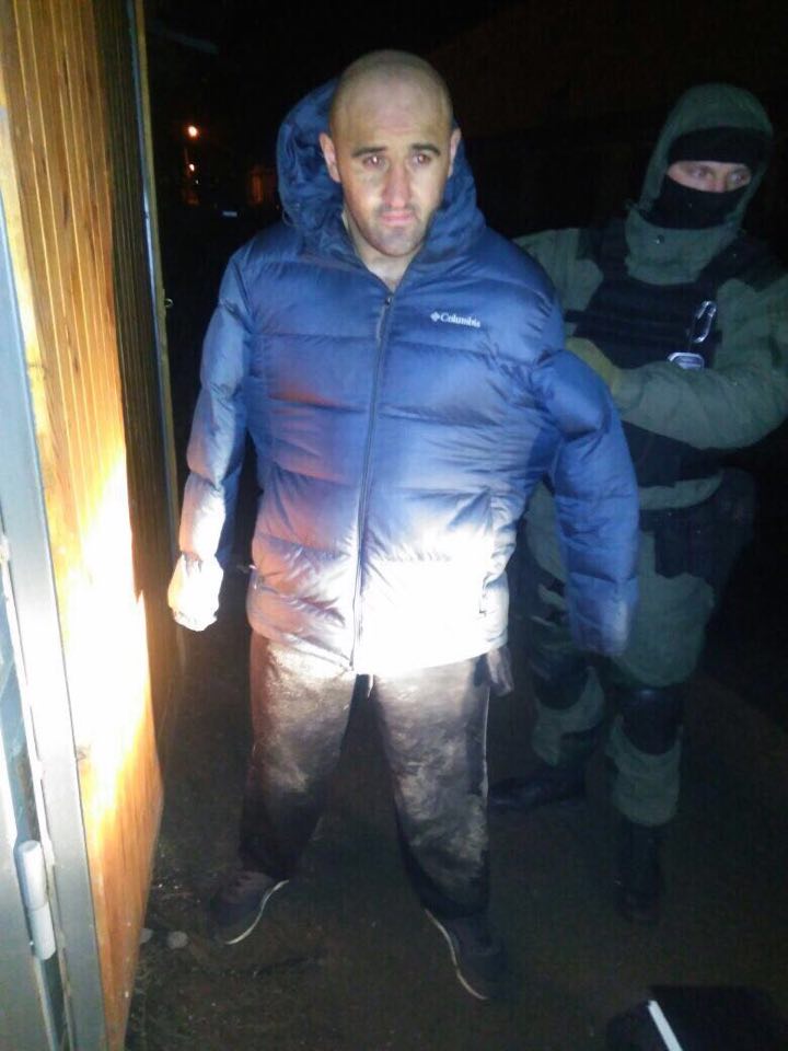 В Киеве задержали преступников, которые возле автосалона напали на супругов и отобрали 3,5 млн грн