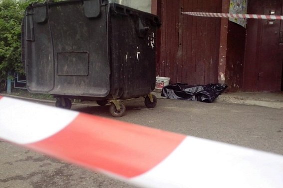 В Киеве женщина выбросила новорожденного ребенка в мусоропровод