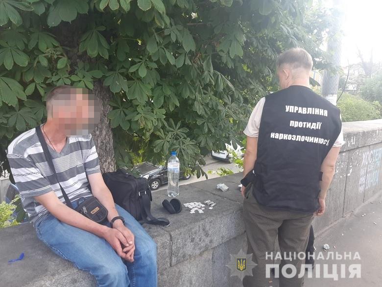 В киевское СИЗО фельдшер пытался пронести наркотики на 40 тыс. грн (ФОТО)