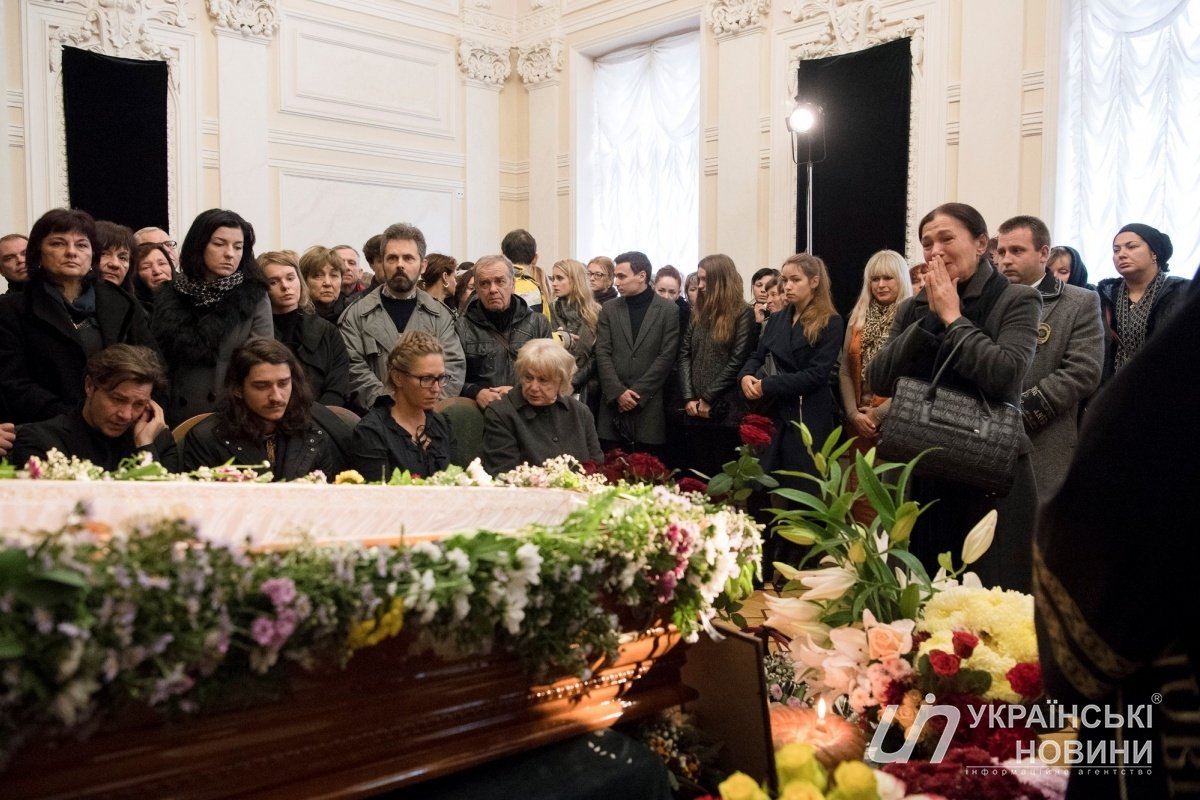 В киевском театре им. Франко попрощались с женой главы Минкульта актрисой Оксаной Батько-Нищук