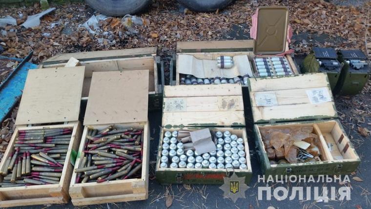 В Луганской обл. на территории заброшенного детского лагеря обнаружили схрон с оружием