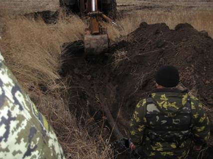 В Луганской обл. обнаружили двухкилометровый трубопровод для перемещения контрабандного топлива из РФ