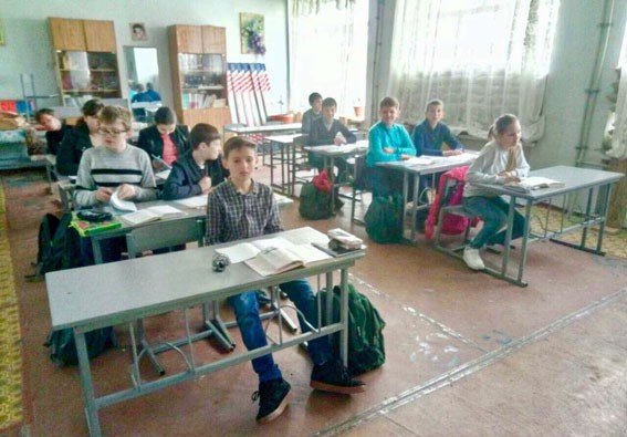 В Марьинке после обстрела возобновились занятия в школе