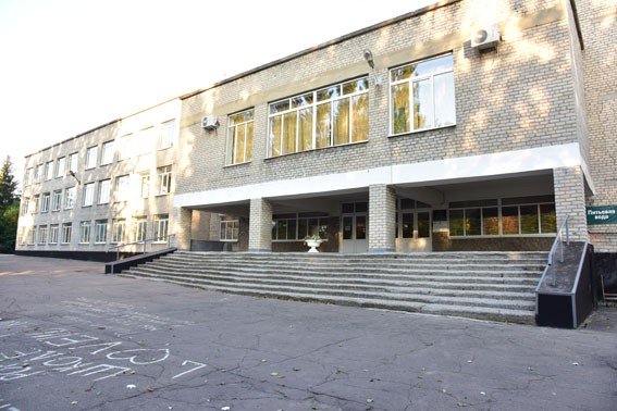 В Марьинке после обстрела возобновились занятия в школе