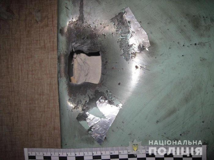 В Мариуполе взорвался запал от гранаты, установленный в двери одной из квартир вместо сломанного замка — полиция (ФОТО)