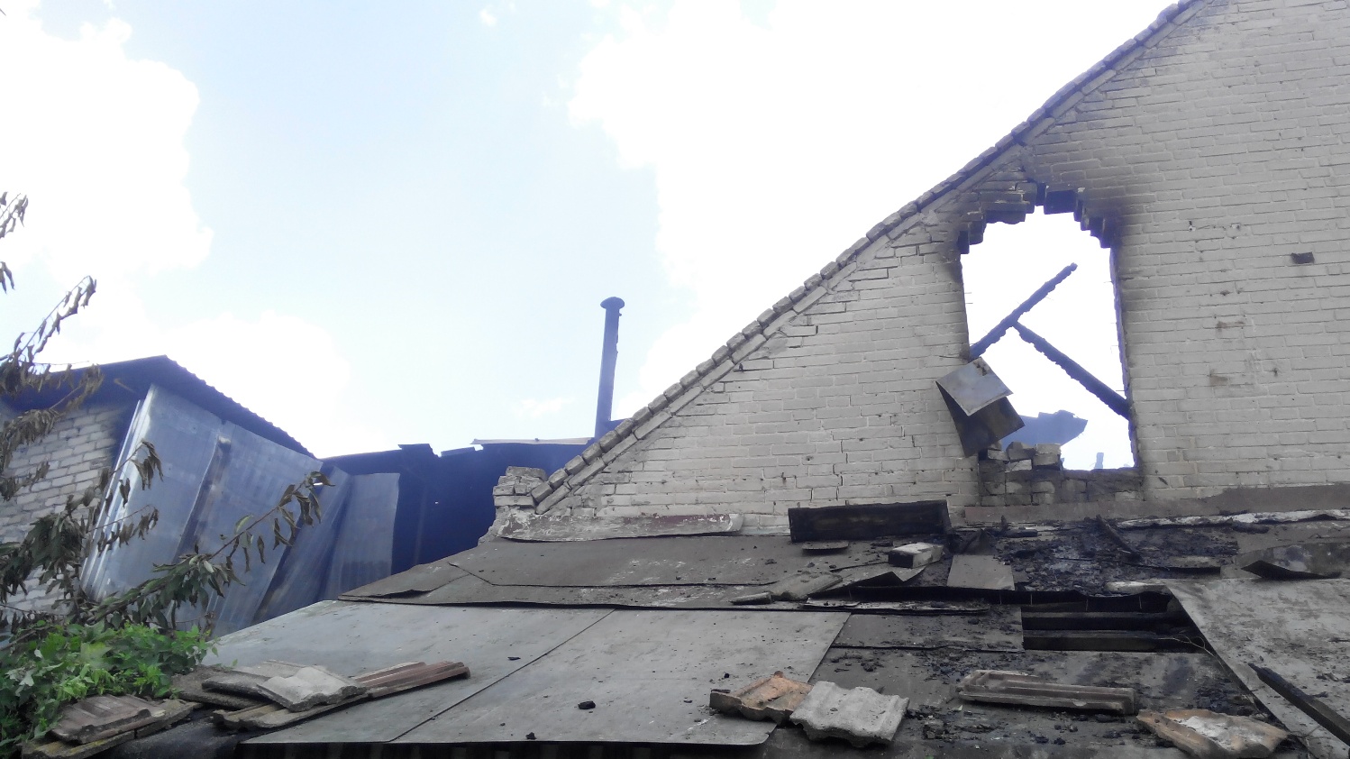 В Мелитополе спасатели ликвидировали пожар в малярном цехе