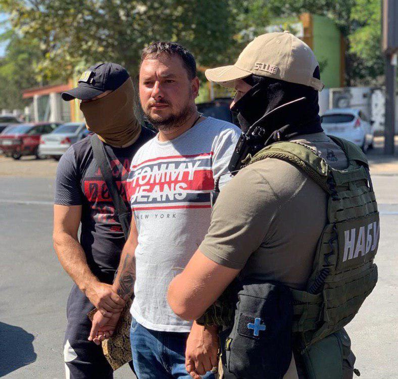 В Одессе детективы НАБУ задержали и. о. главы Службы автодорог Николаевской области Максименко