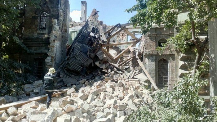 В Одессе обрушился старинный дом, под завалами могут быть люди