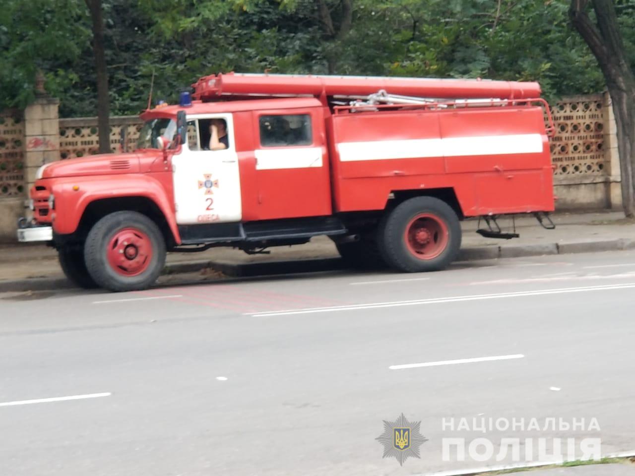 В Одессе под автомобилем нашли взрывчатку, правоохранители обезвреживают устройство