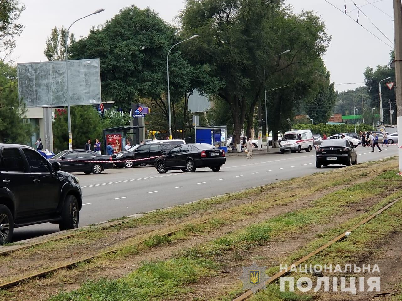 В Одессе под автомобилем нашли взрывчатку, правоохранители обезвреживают устройство