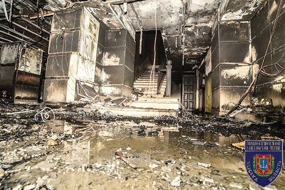 В Одессе подожгли торговый центр, пострадали 3 человека