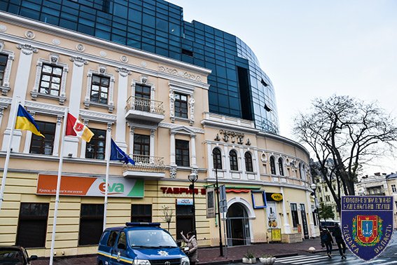 В Одессе подожгли торговый центр, пострадали 3 человека