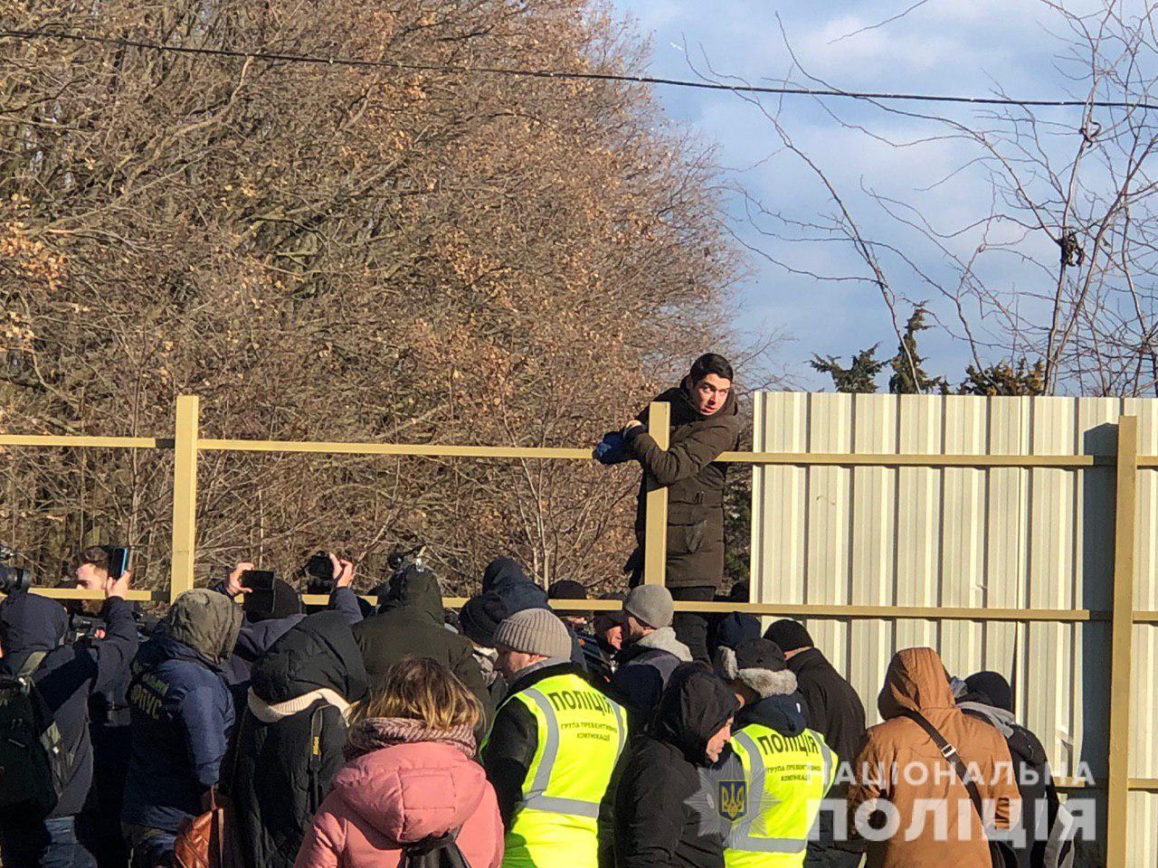 В Одессе участники акции протеста против строительства кинологической площадки подрались с правоохранителями