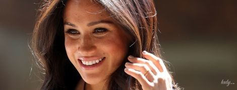 В платье Versace и со скорпионом на талии: Анджелина Джоли на премьере Малефисенты