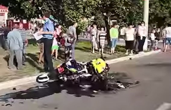 В Полтавской обл. ВАЗ столкнулся с мотоциклом, два человека погибли