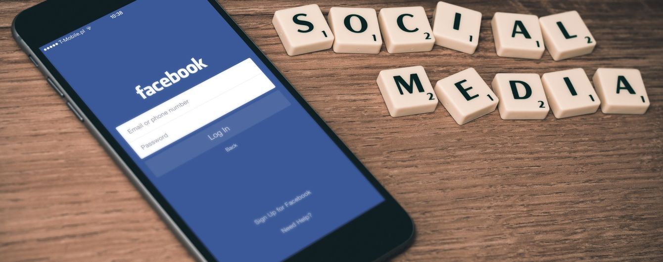 В работе Facebook произошел сбой, люди массово жалуются на проблемы с доступом
