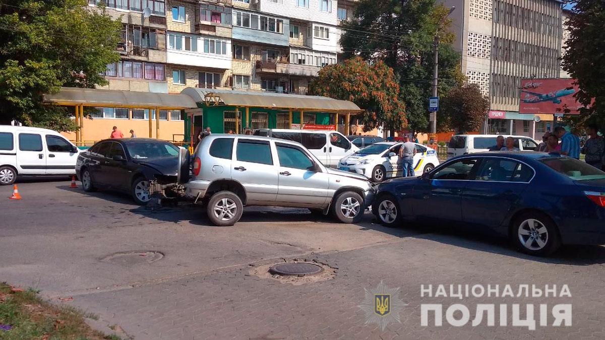 В результате тройного ДТП в Черновцах пострадали три человека, в том числе двое детей
