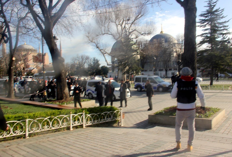 В результате взрыва в Стамбуле погибли 10 человек, еще 15 получили ранения