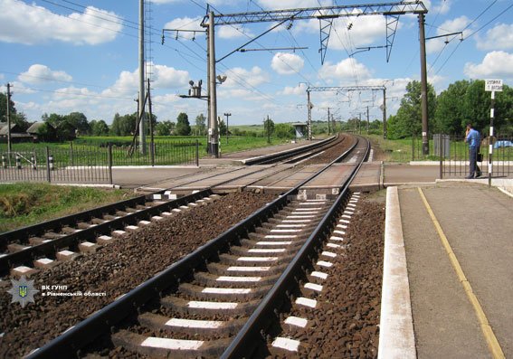 В Ровенской обл. мужчина покончил с собой, бросившись под поезд