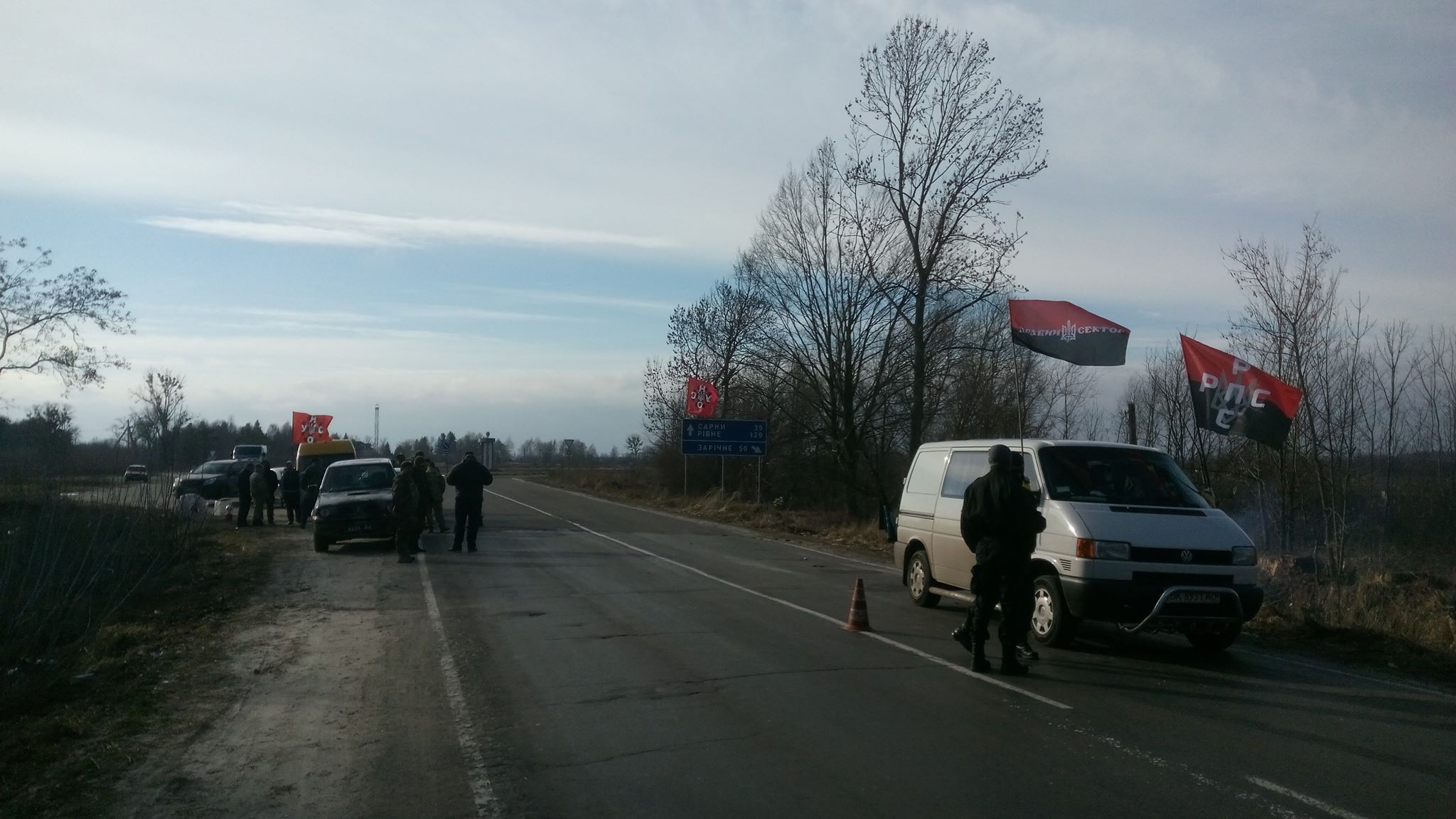 В Ровенской обл. трассу к границе Белоруссии для российских фур заблокировали активисты УНСО