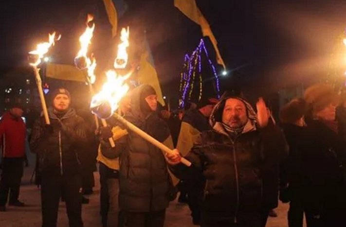 В Славянске впервые провели факельное шествие ко Дню Соборности