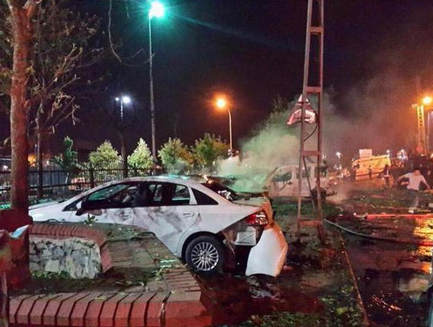 В Стамбуле в результате взрыва в полицейском участке пострадали семь человек
