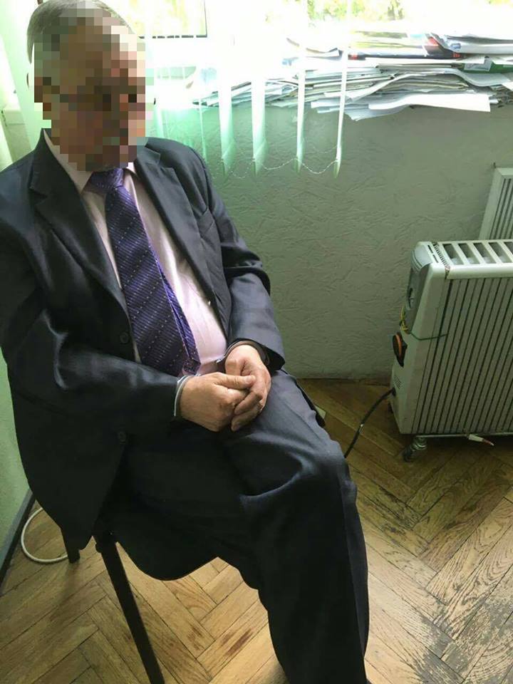 В столице будут судить чиновника управления Госагентства водных ресурсов, пойманного на взятке в 1,2 тыс. долларов