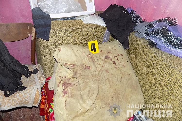 В Тернопольской области двое мужчин пытали односельчанина раскаленным утюгом из-за пропавшей золотой цепочки