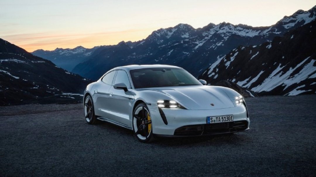 В Украине начали продавать электрокары Porsche стоимостью от 3,7 млн грн (ФОТО, ВИДЕО)