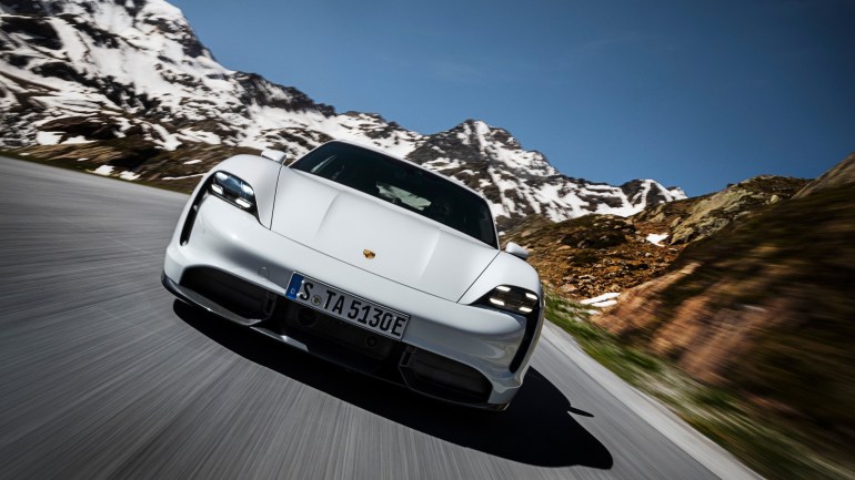 В Украине начали продавать электрокары Porsche стоимостью от 3,7 млн грн (ФОТО, ВИДЕО)