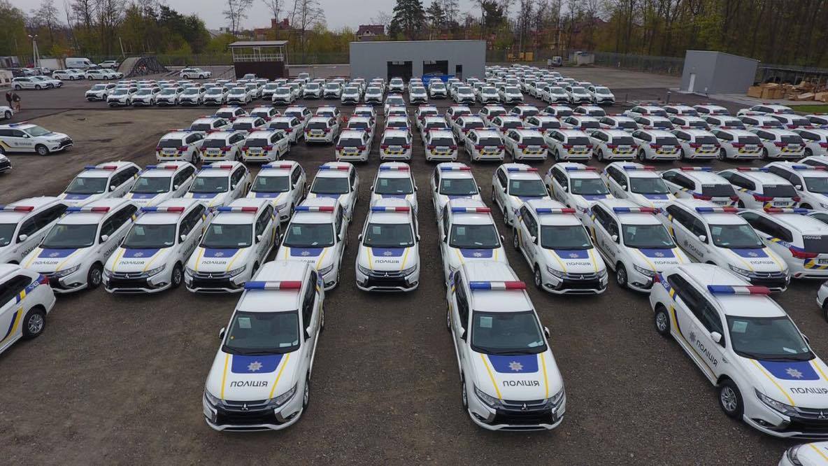 В Украину прибыли 635 гибридных полицейских автомобилей Mitsubishi, - Аваков