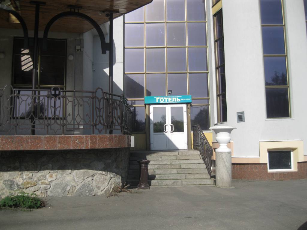В Умани психически больной убил в гостинице женщину и напал с кирпичом на пятерых человек