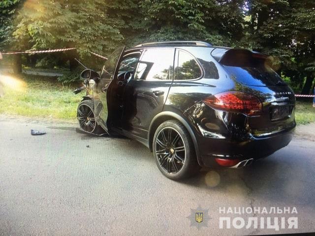 В Ужгороде Porsche Cayenne под управлением 21-летней девушки врезался в Ford, есть пострадавшие
