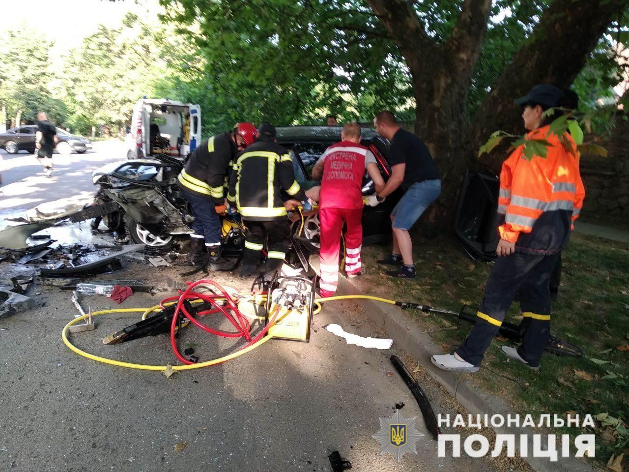 В Ужгороде Porsche Cayenne под управлением 21-летней девушки врезался в Ford, есть пострадавшие