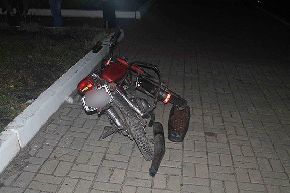 В Винницкой обл. поезд сбил студентов на мотоцикле: двое погибли, один - в реанимации