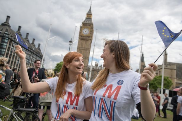 Вы украли наше будущее: Крупные города Британии охватили митинги после Brexit