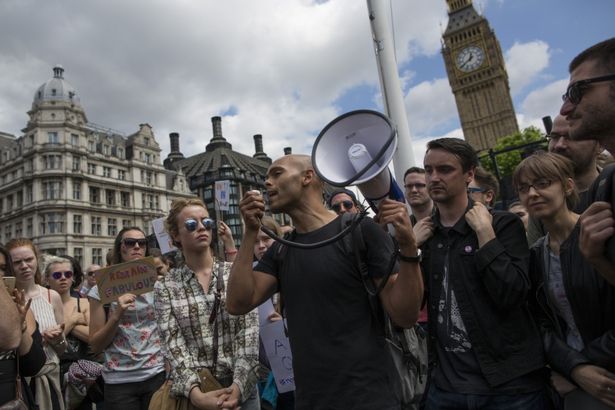 Вы украли наше будущее: Крупные города Британии охватили митинги после Brexit