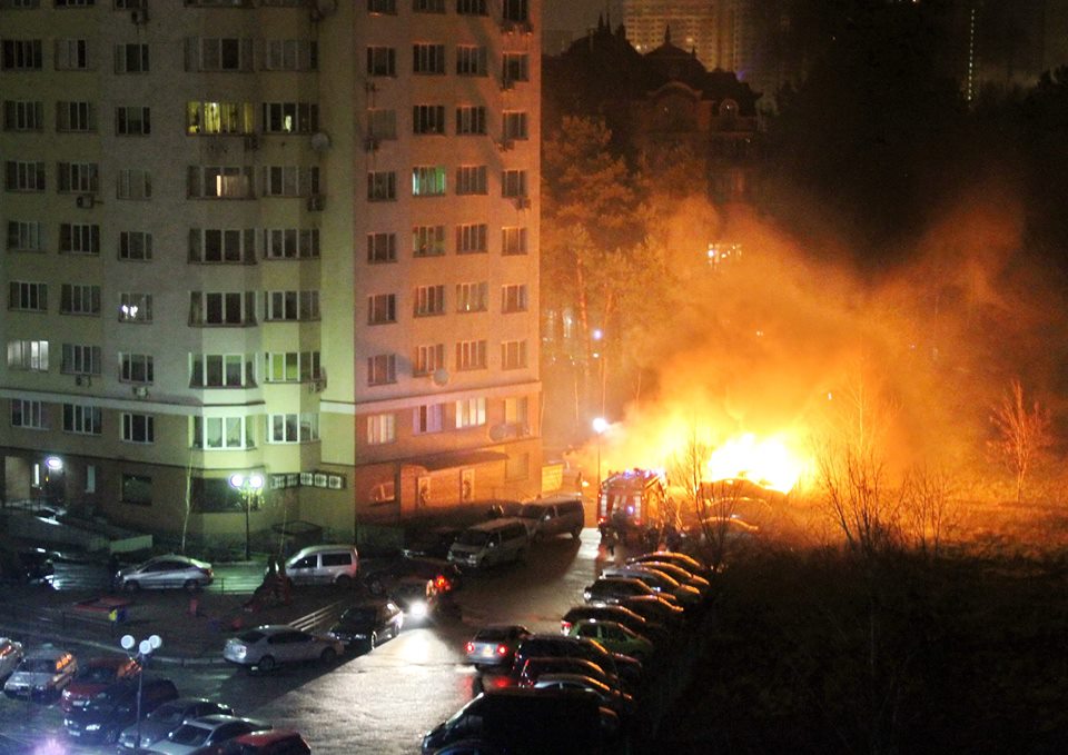 Взрыв в Броварах: Злоумышленники забросали автомобиль коктейлями Молотова