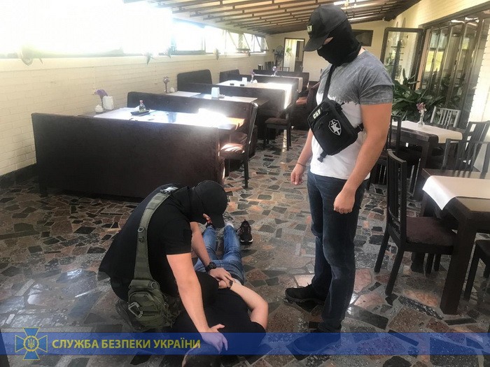 За взятку на Закарпатье задержали инспектора Фискальной службы (ФОТО)