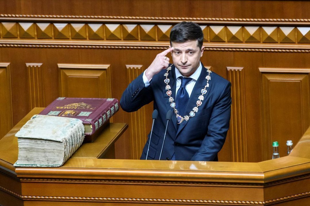 Зеленский обвинил КСУ в затягивании рассмотрения вопроса о роспуске Рады