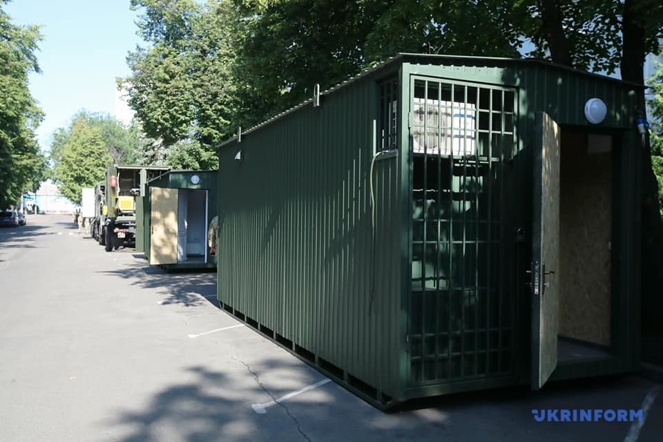 Зеленский презентовал мобильные жилые модули для военных ВСУ (ФОТО)