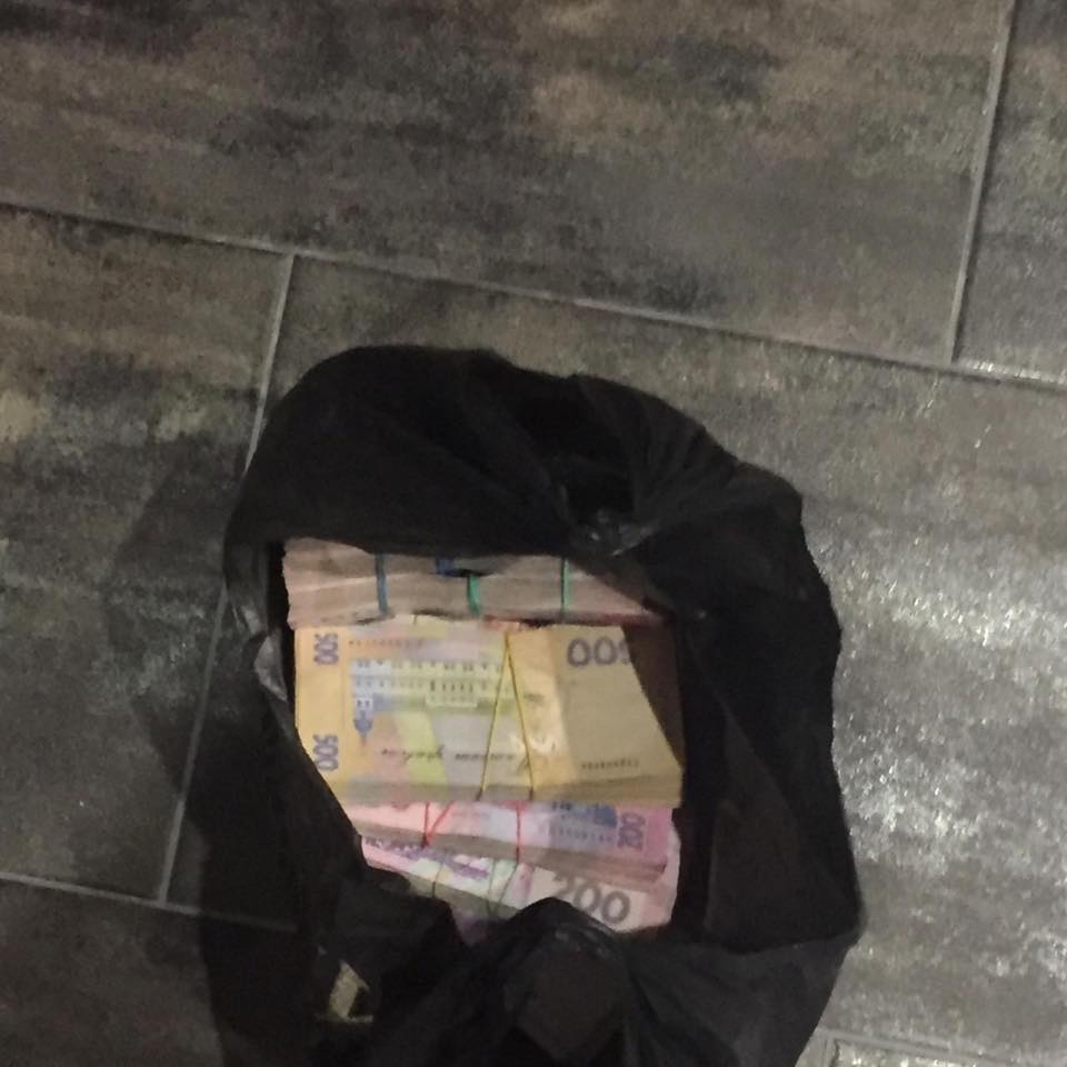 Двух должностных лиц Укргазвидобування задержали по подозрению в получении взятки в 25,8 млн грн, - Луценко