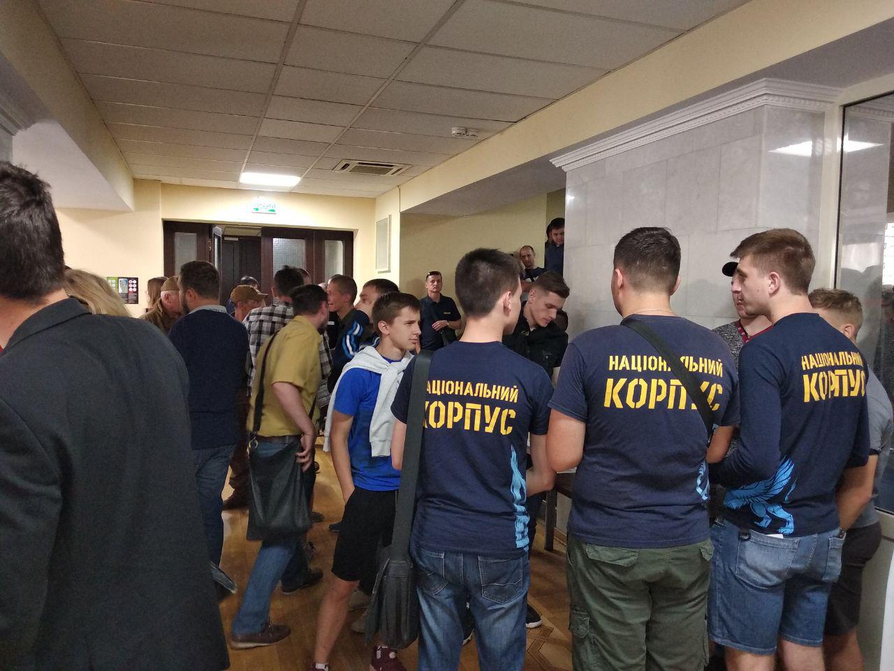 Музей на Почтовой площади: Сессия Киесовета закончилась потасовкой, выход из зала заблокирован