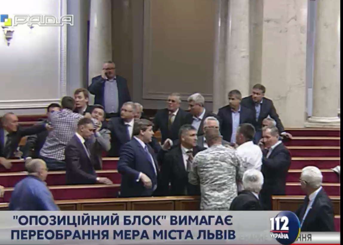 Парасюк устроил драку с нардепом от Оппозиционного блока Колесниковым