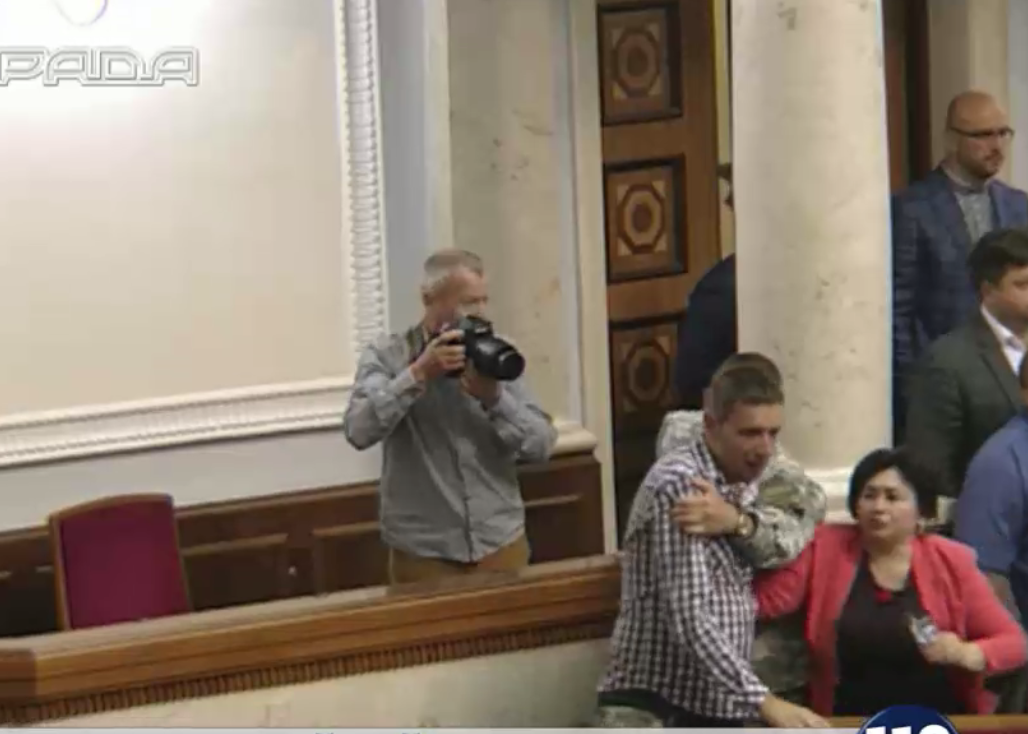 Парасюк устроил драку с нардепом от Оппозиционного блока Колесниковым