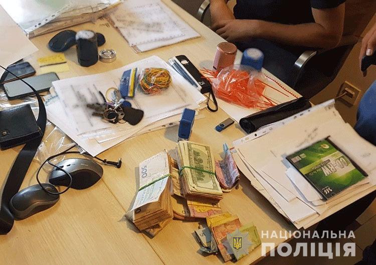 Сотрудники Закарпатской таможни брали взятки за экспорт и импорт товаров без растаможивания