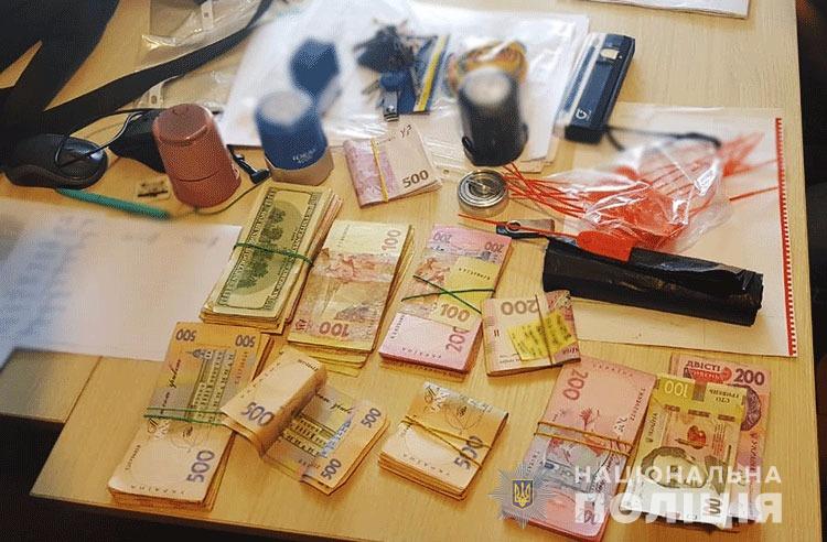 Сотрудники Закарпатской таможни брали взятки за экспорт и импорт товаров без растаможивания